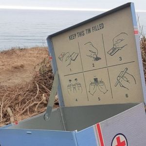 Novelty Rolling Tray/Box W/ Instructions